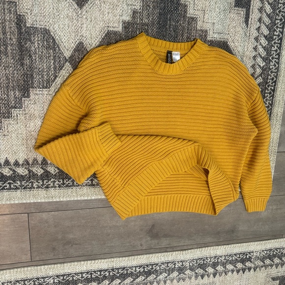 H&M Divided Women’s Mustard Yellow Sweater Textured Knit Size Large New - Picture 7 of 9